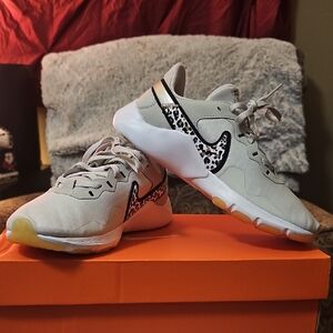 Women's Sneakers with Leopard Print            Nike Legend Essential 2 Premium